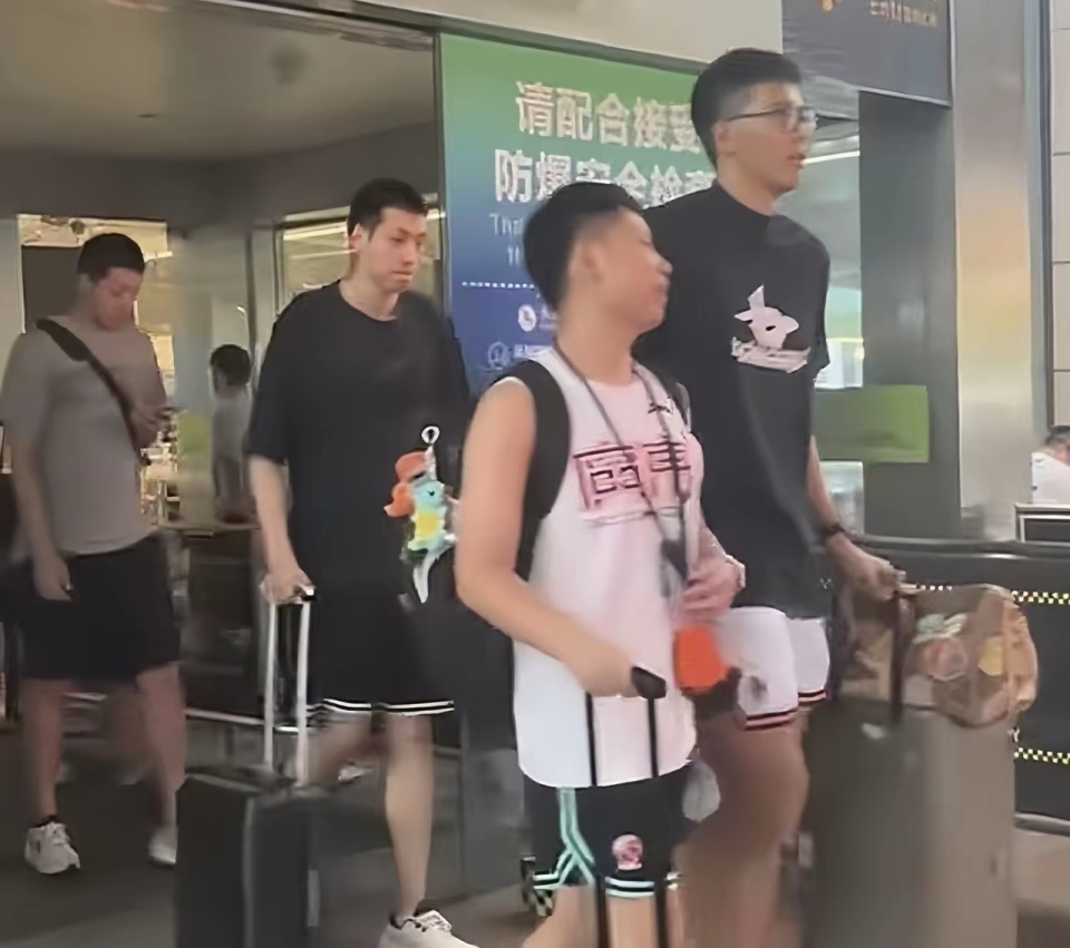 qjUd, 重庆热身赛
